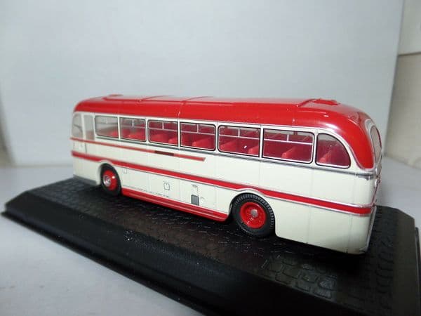 Oxford 76DR001 DR001 1/76 OO Scale Duple Roadmaster Coach Belle View Manchester Worn Box